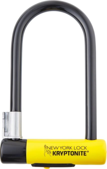 L'antivol Kryptonite New York Lock Standard verrouillé sur un vélo.