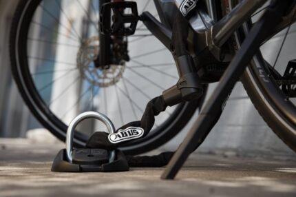 Détail de la serrure Abus XPlus sur la chaîne CityChain 1010.