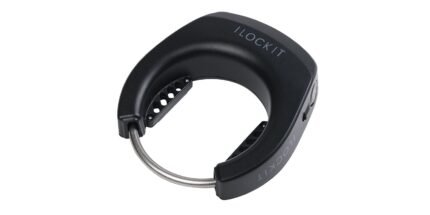 Antivol de cadre I Lock It Pro noir installé sur la roue arrière.