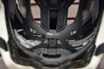 Casque Giro Montaro MIPS III porté lors d'une randonnée en forêt.