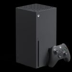 Console Xbox Series X noire au design monolithique avec grille de ventilation.