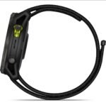 Gros plan sur la lunette en titane de la Garmin Enduro 3.