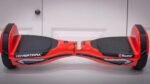 Système de batterie amovible sous le Razor Hovertrax 2.0.