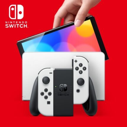 Console Nintendo Switch OLED modèle blanc avec écran allumé montrant un paysage coloré.