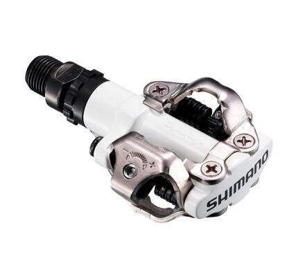 Vis de réglage de tension sur une pédale Shimano XT M8100.