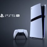 Console PlayStation 5 Pro avec ses trois bandes latérales distinctives.