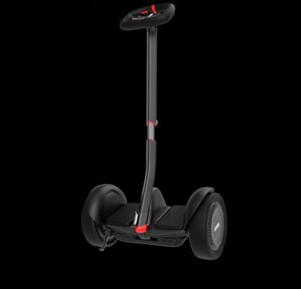 Phares LED et feux arrière du Segway Ninebot S allumés.