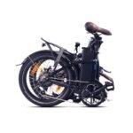 Détail du guidon et de l'écran LCD sur un velo electrique pliant NCM.