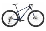 Vélo électrique VTT robuste avec moteur central, batterie rechargeable longue durée et suspension avant pour parcours tout-terrain