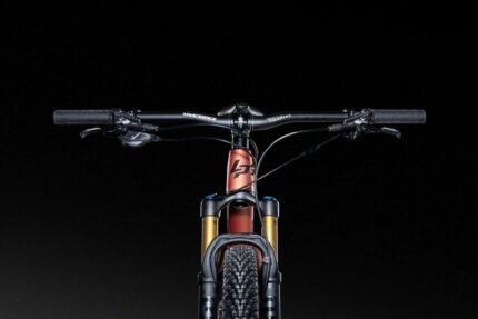 Fourche Fox 32 Step-Cast et freins Shimano XT du Lapierre Prorace 8.9.