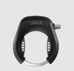 Utilisateur déverrouillant son Linka Smart Lock avec son smartphone.