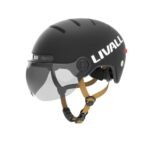 Casque Livall L23 allumé montrant ses clignotants orange.