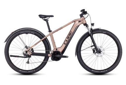 VTT électrique Cube Reaction Hybrid 625 Allroad marron avec accessoires.