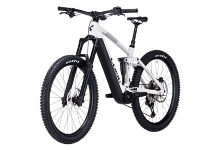 VTT électrique enduro Cube Stereo Hybrid 160 HPC en carbone.