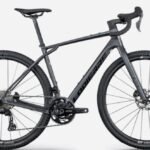Vélo Gravel haut de gamme Lapierre Crosshill CF 7.0 Di2 coloris carbone et bronze.