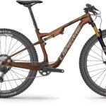 VTT tout-suspendu carbone Lapierre XR 8.9 rouge et noir.
