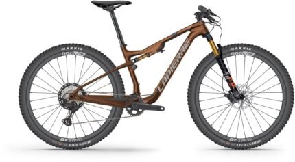 VTT tout-suspendu carbone Lapierre XR 8.9 rouge et noir.