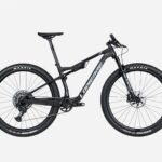 VTT tout-suspendu Lapierre XR 9.9 avec roues carbone.