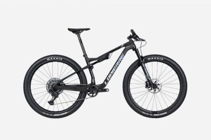 VTT tout-suspendu Lapierre XR 9.9 avec roues carbone.