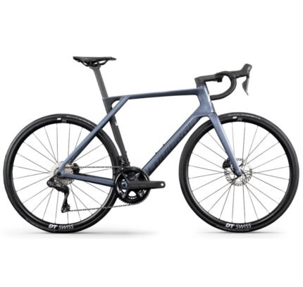 Vélo de route performance Lapierre Xelius DRS 7.0 noir et carbone.