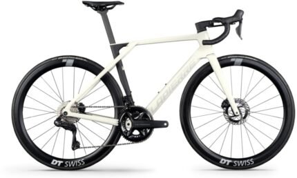 Vélo de route pro Lapierre Xelius DRS 8.0 avec roues carbone.