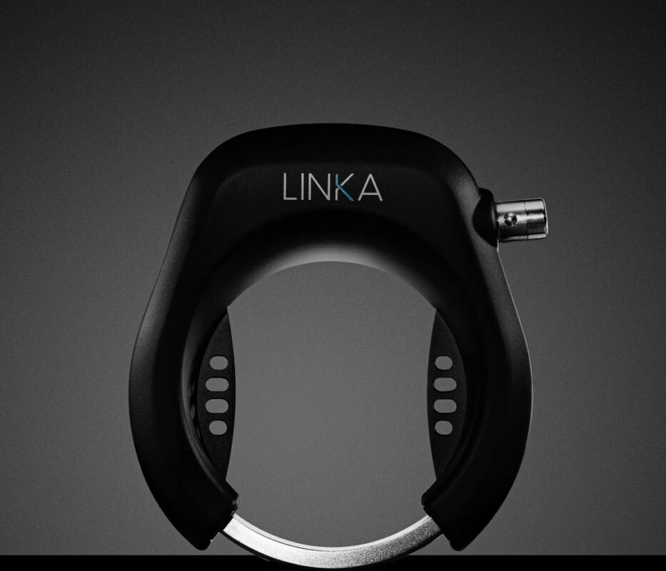 Gros plan sur le boîtier du Linka Smart Lock signalant une alerte.