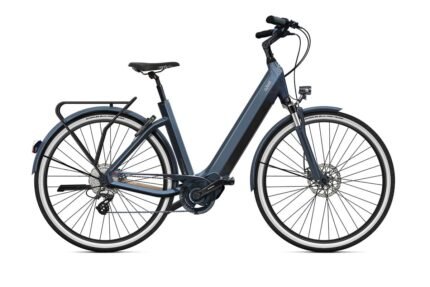 Vélo électrique urbain O2feel iSwan 5 city boost blanc.