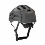 Casque Overade Life avec sa visière en tissu installée.