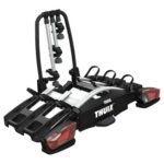 Porte-vélos sur attelage Thule VeloCompact F chargé avec 3 vélos.
