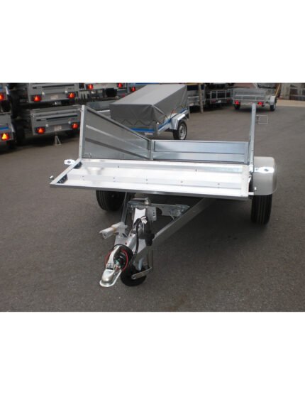 Remorque ERDE LC 251 F avec ridelles avant et arrière abaissées.