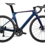 Vélo Twitterbike R10 Pro avec cadre carbone profilé et guidon intégré.