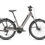 VTC électrique Moustache Samedi 27 Xroad avec cadre à enjambement bas.