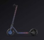 Xiaomi Electric Scooter 4 Pro noire montrant son large plateau.