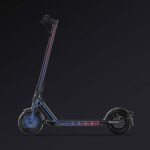 Xiaomi Electric Scooter 4 Pro noire montrant son large plateau.